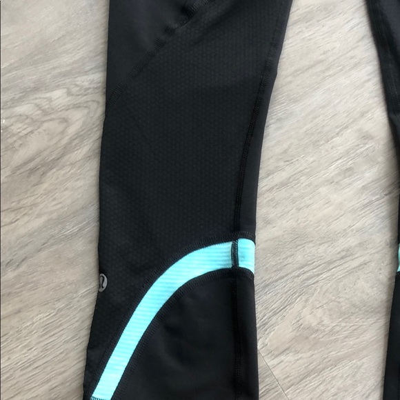 Lululemon black/blue run inspire crop leggings - Picture 3 of 6